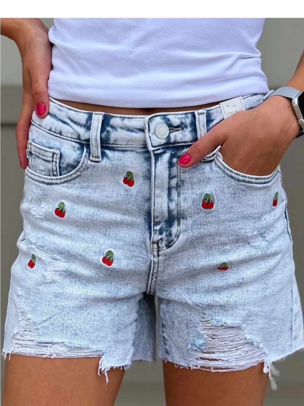 JUDY BLUE CHERRY ON TOP DISTRESSED JEAN SHORTS SIZE LARGE